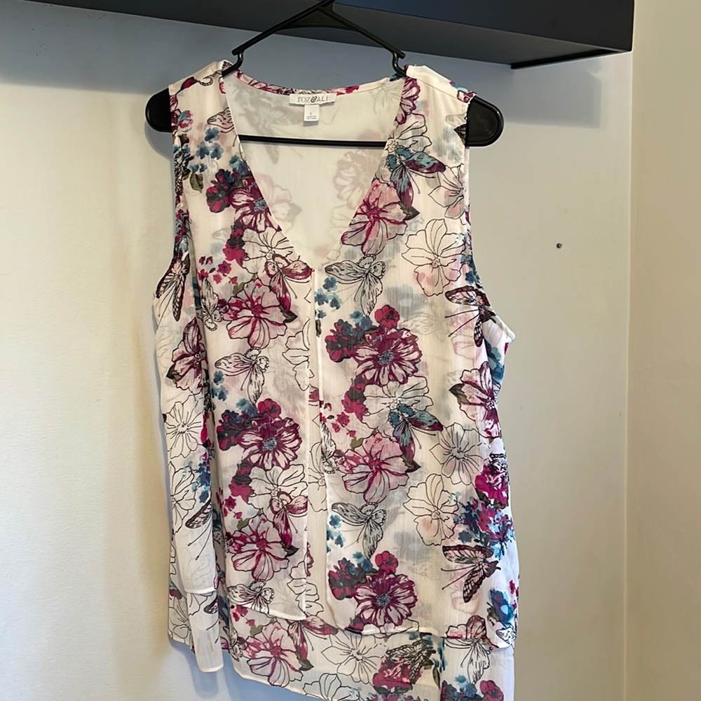 Beautiful chiffon sleeveless blouse